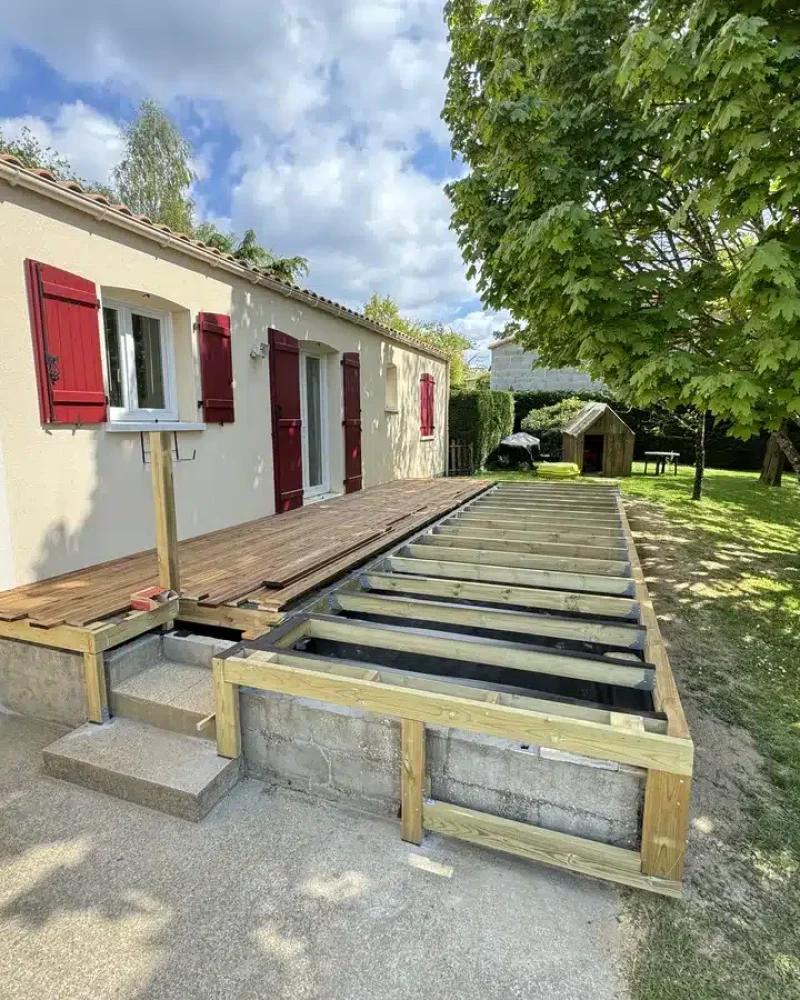 Réalisation d'un aménagement extérieur par Louis GUICHARD, menuisier agenceur à Orée-d'Anjou