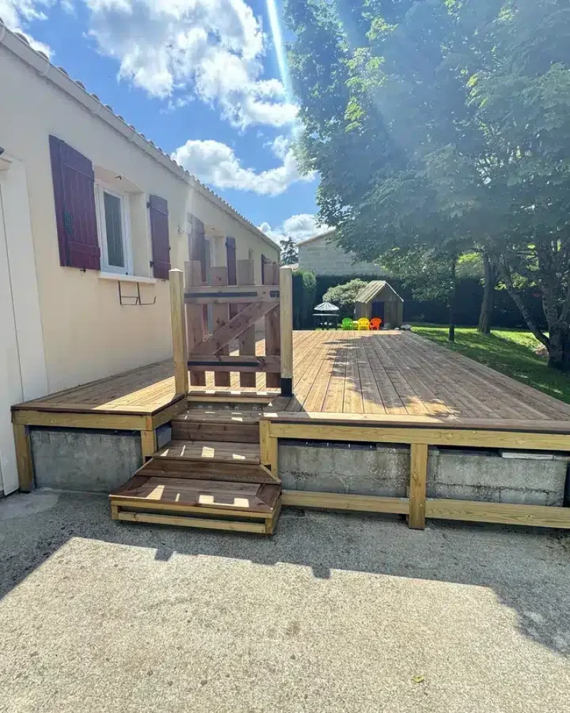Réalisation d'un aménagement extérieur par Louis GUICHARD, menuisier agenceur à Orée-d'Anjou