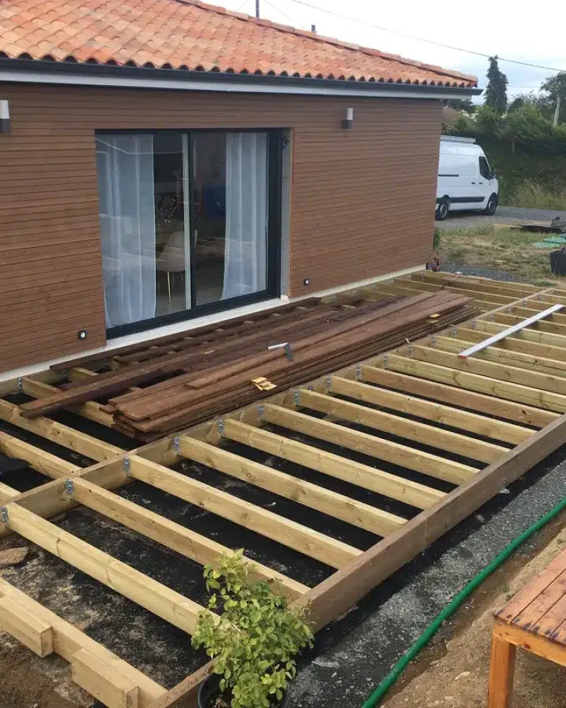 Réalisation d'un aménagement extérieur par Louis GUICHARD, menuisier agenceur à Orée-d'Anjou