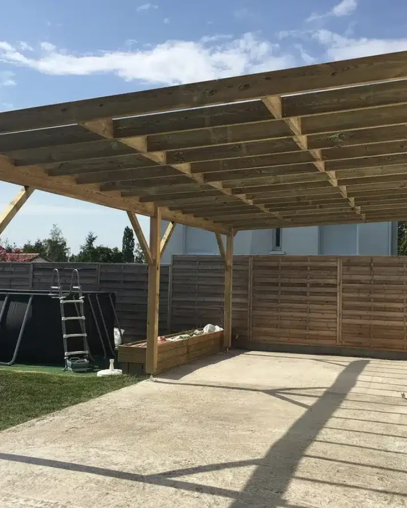 Réalisation d'un aménagement extérieur par Louis GUICHARD, menuisier agenceur à Orée-d'Anjou