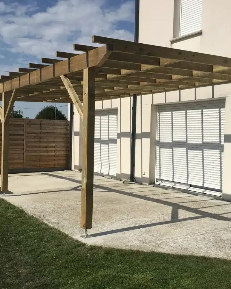 Réalisation d'un aménagement extérieur par Louis GUICHARD, menuisier agenceur à Orée-d'Anjou