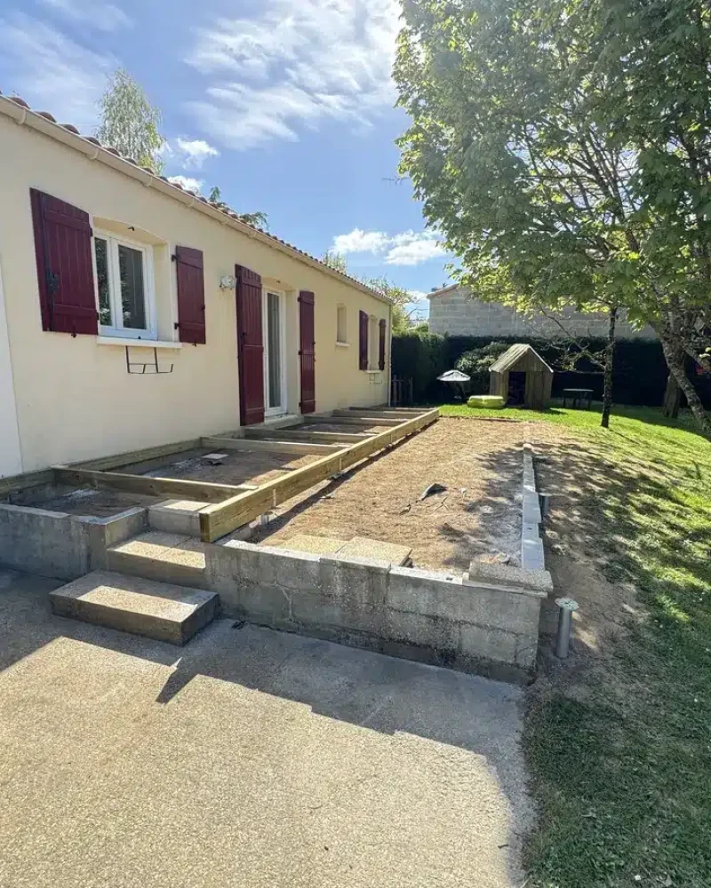 Réalisation d'un aménagement extérieur par Louis GUICHARD, menuisier agenceur à Orée-d'Anjou