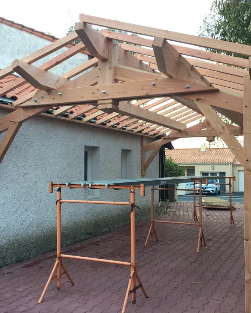 Réalisation d'un carport par Louis GUICHARD, menuisier agenceur à Orée-d'Anjou