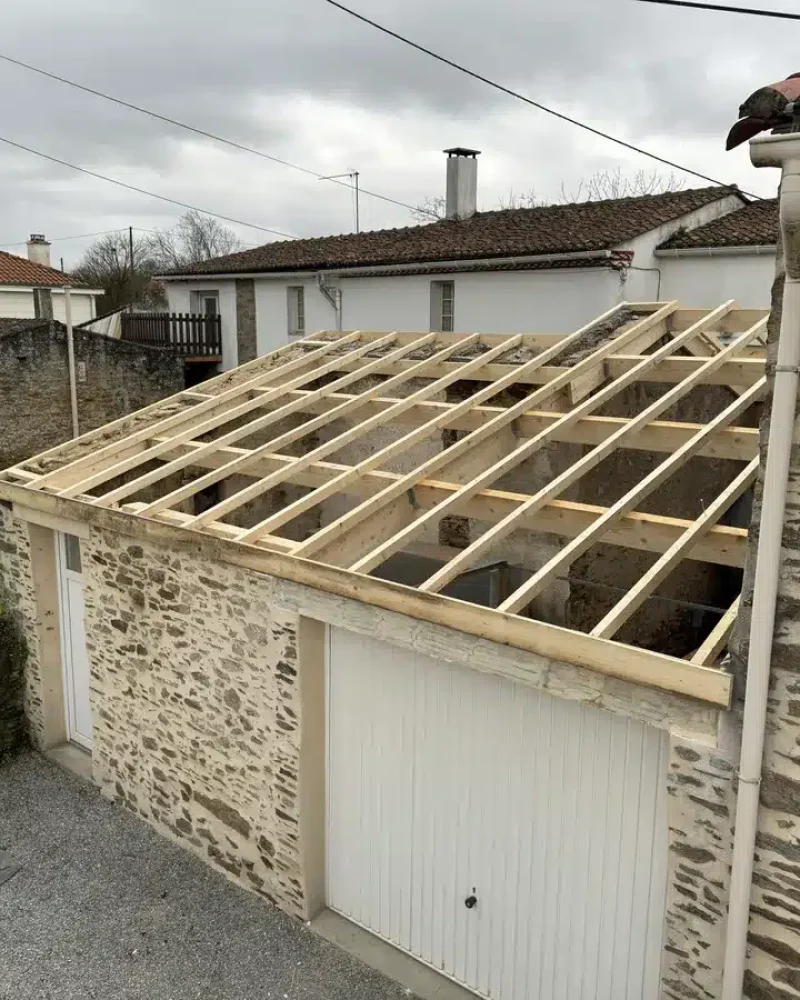 Réalisation d'une charpente par Louis GUICHARD, menuisier agenceur à Orée-d'Anjou